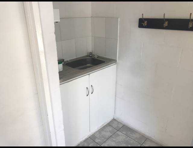 154M² MINI FACTORY RENTED IN BRACKENFELL CENTRAL